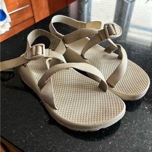 Women’s off white chacos